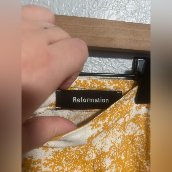 Reformation yellow Clare pant in Renaissance size 2 - Picture 6 of 9